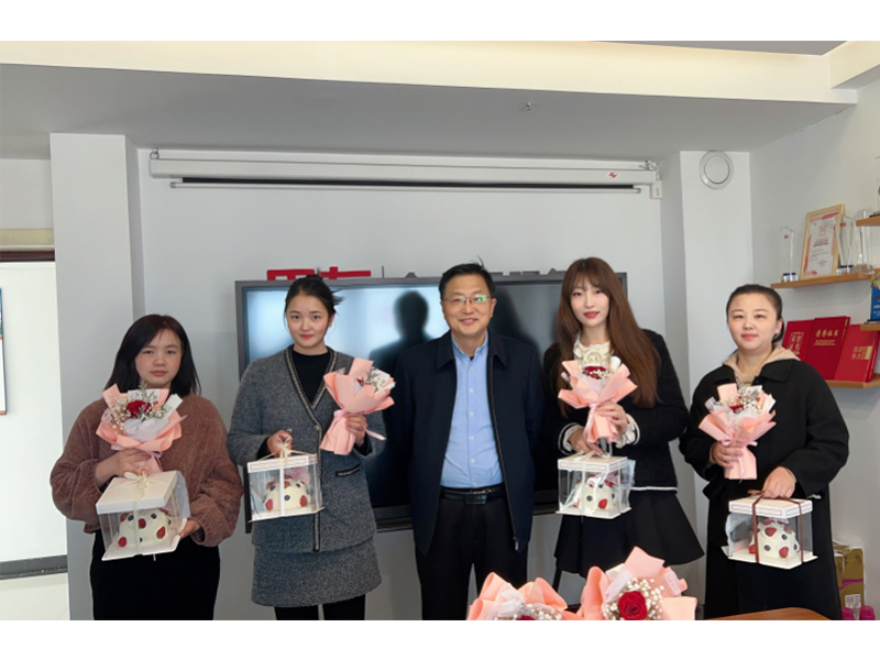 温暖如春-金彩汇软件公司女神节为员工送福利